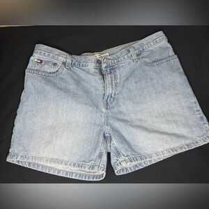 Women’s Tommy Hilfiger boyfriend jean shorts